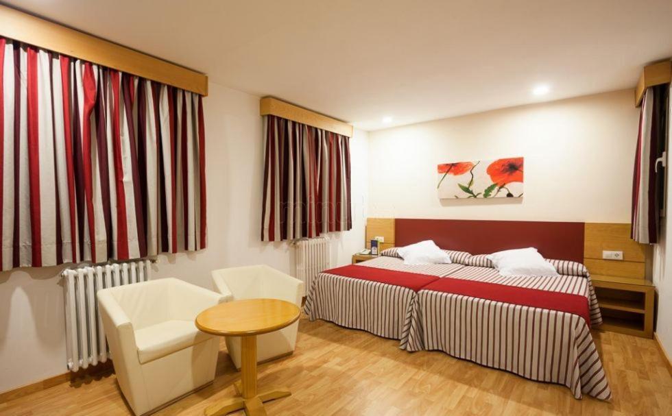 Family Room (2 Adults + 2 Children up to 14 years)