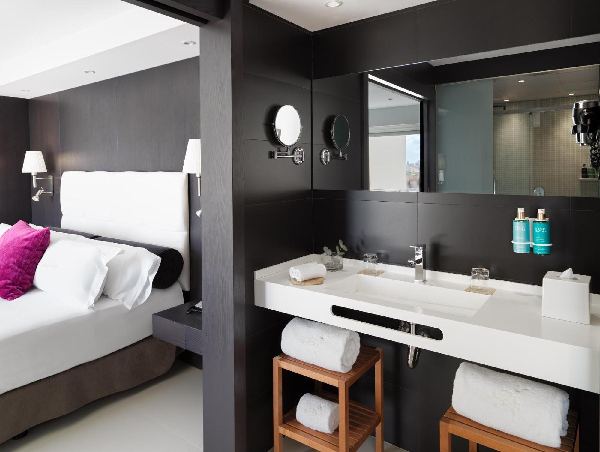 Executive Suite,1588037960:JPEG