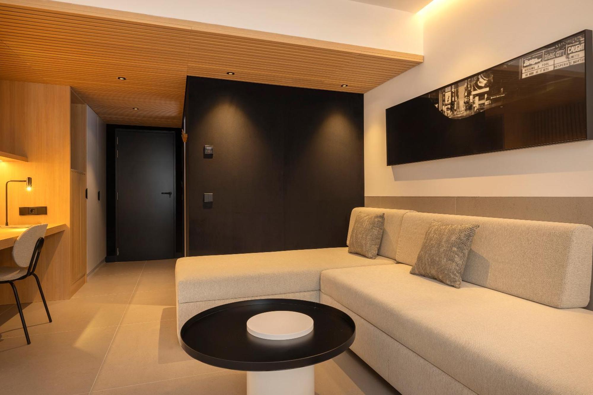 Double Room Lounge,1668047565:JPEG