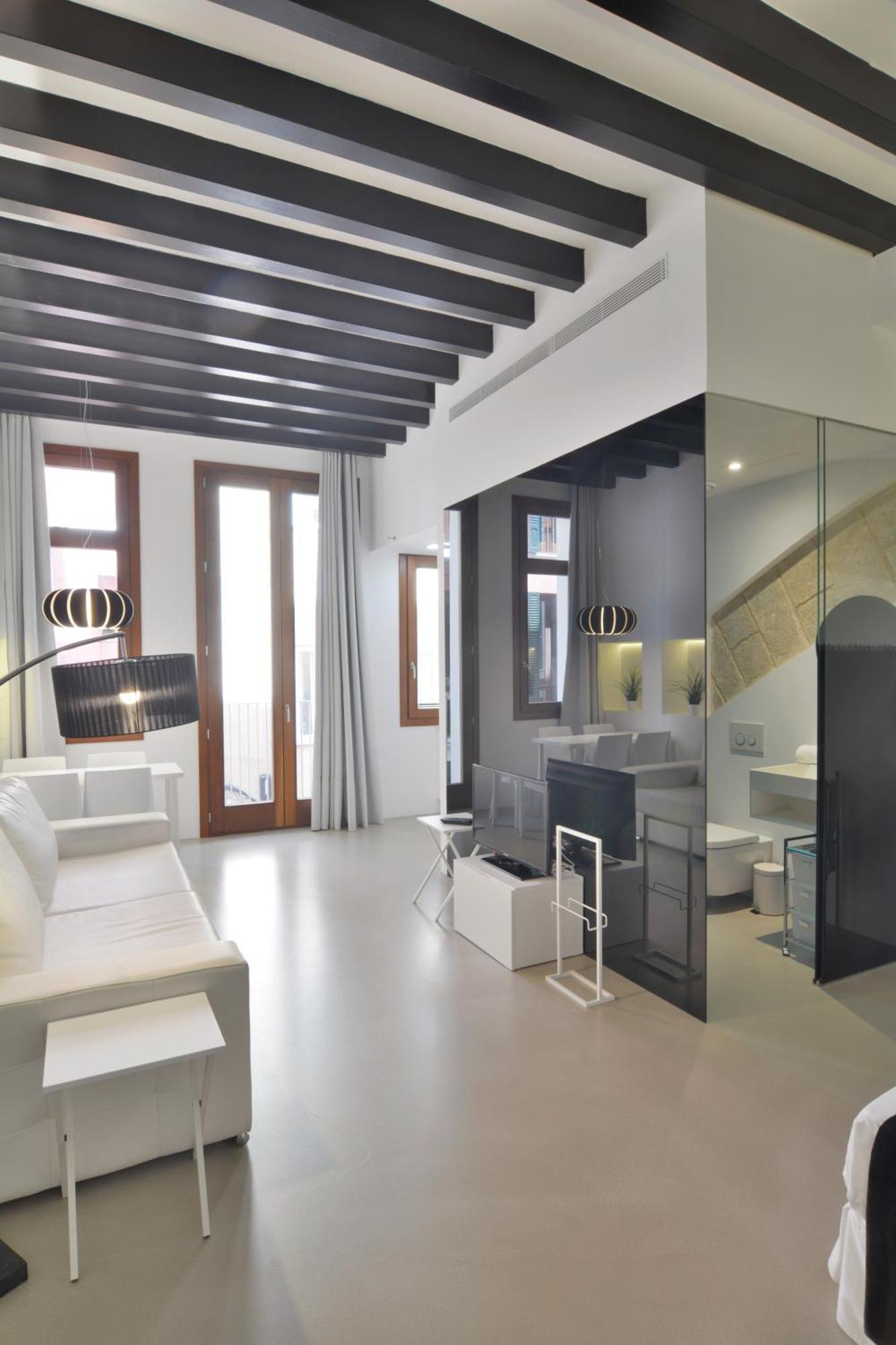 One-Bedroom Apartment Balcony,414918939:JPEG