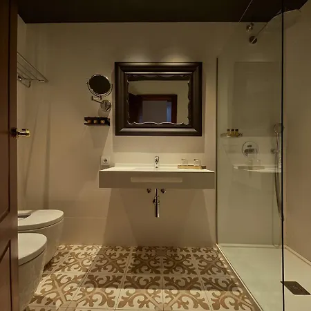 Hotel Born-2